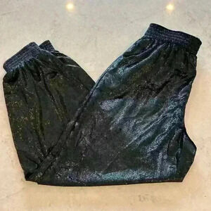 Seven for all Mankind Luxe Jogger in Black Size Medium Soft Shiny whimsical